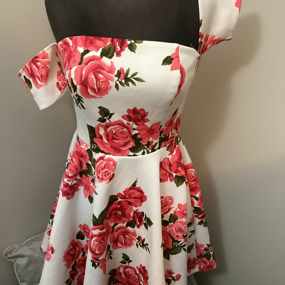 GB short floral dress size small